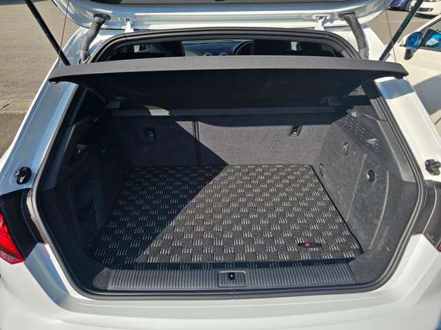 アウディ Ｓ３　スポーツバック ２．０ ４ＷＤ H30年 (東北) 99