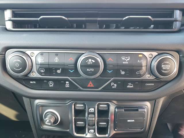 ジープ ラングラー　アンリミテッド アンリミテッド サハラ ４ＷＤ R7年 (東北) 99