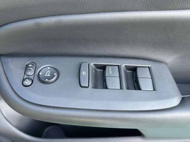 ホンダ フィット　ハイブリッド １．５ Ｅ：ＨＥＶ ホーム R6年 () 99