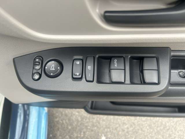 ホンダ Ｎ　ＢＯＸ ６６０ ４ＷＤ R7年 () 99