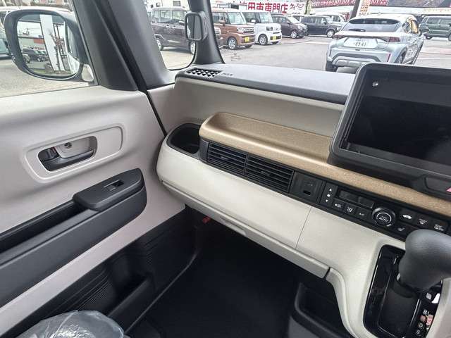 ホンダ Ｎ　ＢＯＸ ６６０ ４ＷＤ R7年 () 99