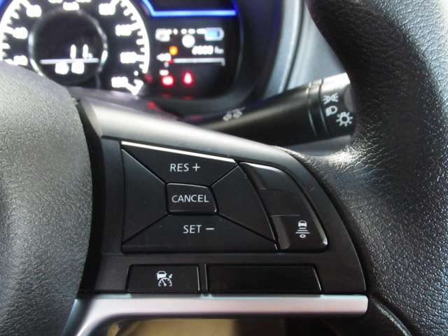 日産 ノート １．２ Ｅ－ＰＯＷＥＲ Ｘ ＦＯＵＲ Ｖセレクション 助手席回転シート ４ＷＤ R2年 () 99