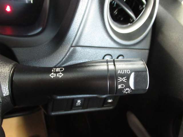 日産 ノート １．２ Ｅ－ＰＯＷＥＲ Ｘ ＦＯＵＲ Ｖセレクション 助手席回転シート ４ＷＤ R2年 () 99