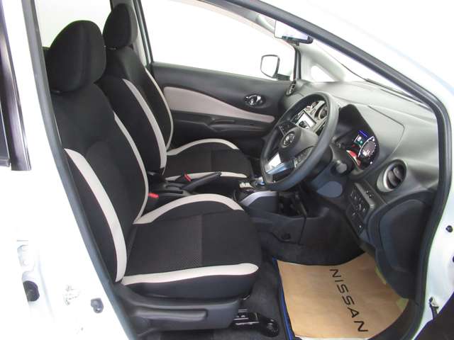 日産 ノート １．２ Ｅ－ＰＯＷＥＲ Ｘ ＦＯＵＲ Ｖセレクション 助手席回転シート ４ＷＤ R2年 () 99
