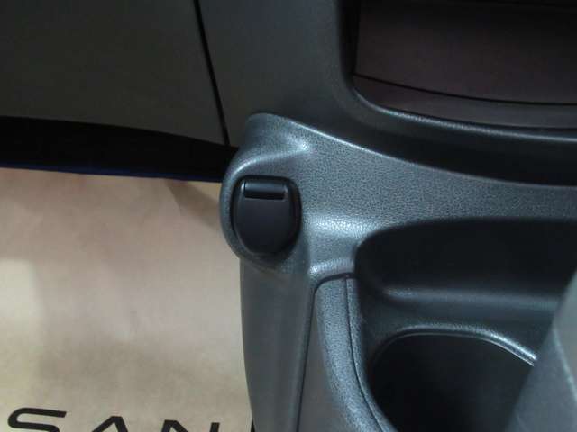 日産 ノート １．２ Ｅ－ＰＯＷＥＲ Ｘ ＦＯＵＲ Ｖセレクション 助手席回転シート ４ＷＤ R2年 () 99