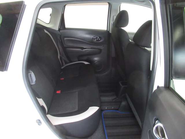 日産 ノート １．２ Ｅ－ＰＯＷＥＲ Ｘ ＦＯＵＲ Ｖセレクション 助手席回転シート ４ＷＤ R2年 () 99