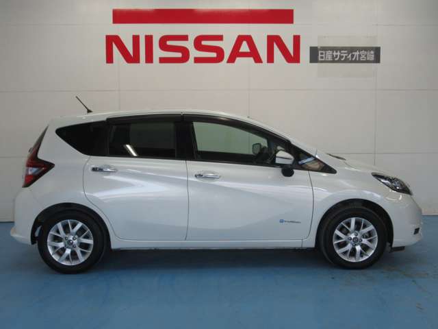 日産 ノート １．２ Ｅ－ＰＯＷＥＲ Ｘ ＦＯＵＲ Ｖセレクション 助手席回転シート ４ＷＤ R2年 () 99