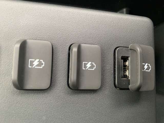 日産 エルグランド ２．５ ２５０ハイウェイスターＳ アーバンクロム ４ＷＤ R2年 (東北) 99