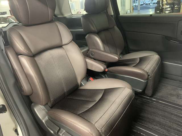 日産 エルグランド ２．５ ２５０ハイウェイスターＳ アーバンクロム ４ＷＤ R2年 (東北) 99