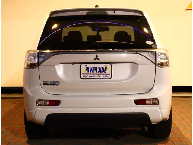 三菱 アウトランダーＰＨＥＶ ２．０ Ｇ プレミアムパッケージ ４ＷＤ H26年 (関東) 99