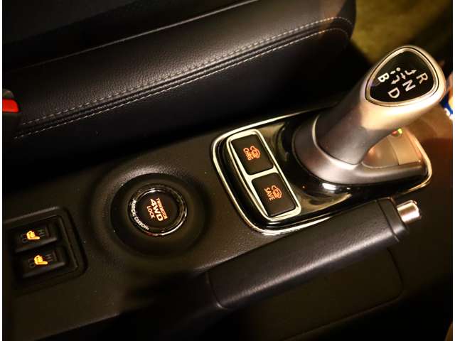 三菱 アウトランダーＰＨＥＶ ２．０ Ｇ プレミアムパッケージ ４ＷＤ H26年 (関東) 99