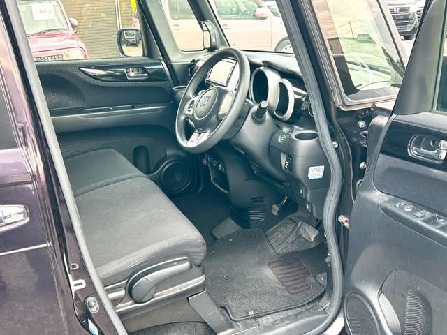 ホンダ Ｎ　ＢＯＸ ６６０ カスタムＧ ＳＳパッケージ ブラックスタイル H29年 (九州・沖縄) 99