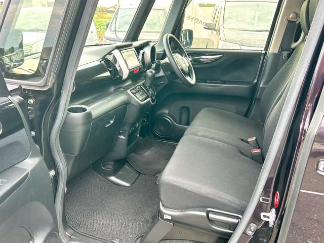 ホンダ Ｎ　ＢＯＸ ６６０ カスタムＧ ＳＳパッケージ ブラックスタイル H29年 (九州・沖縄) 99