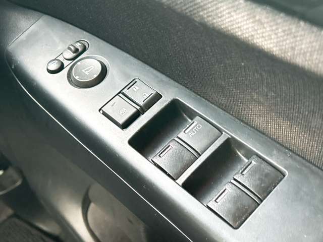 ホンダ Ｎ　ＢＯＸ ６６０ カスタムＧ ＳＳパッケージ ブラックスタイル H29年 (九州・沖縄) 99