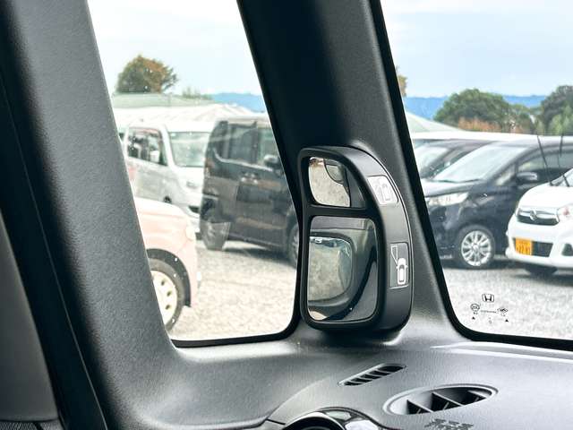 ホンダ Ｎ　ＢＯＸ ６６０ カスタムＧ ＳＳパッケージ ブラックスタイル H29年 (九州・沖縄) 99