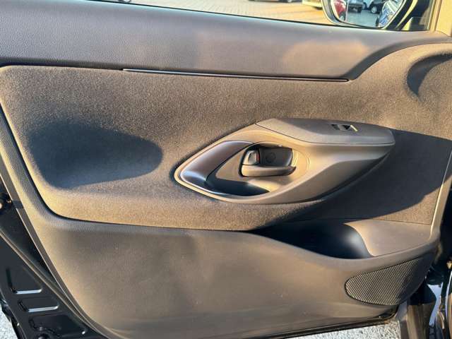 トヨタ ヤリスクロス　ハイブリッド １．５ ハイブリッド Ｚ アドベンチャー R7年 (九州・沖縄) 99