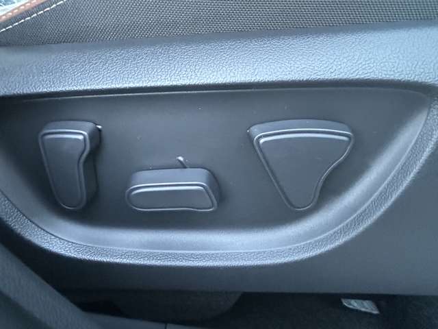 トヨタ ヤリスクロス　ハイブリッド １．５ ハイブリッド Ｚ アドベンチャー R7年 (九州・沖縄) 99