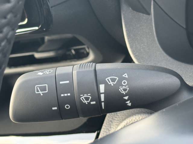 トヨタ ヤリスクロス　ハイブリッド １．５ ハイブリッド Ｚ ウルバーノ R7年 (九州・沖縄) 99