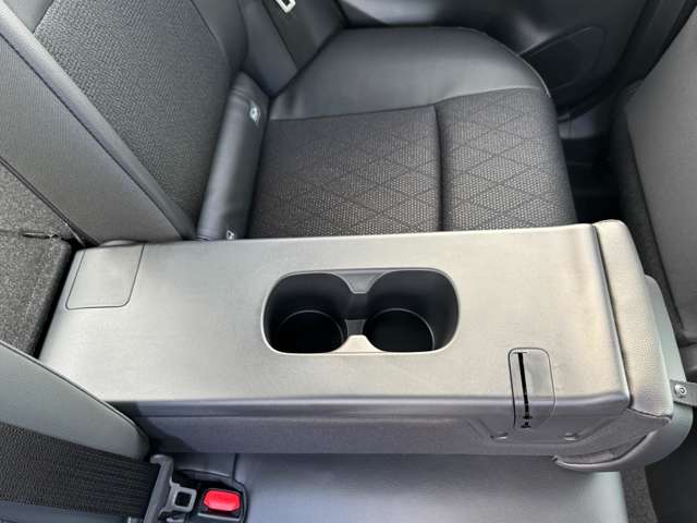 トヨタ ヤリスクロス　ハイブリッド １．５ ハイブリッド Ｚ ウルバーノ R7年 (九州・沖縄) 99