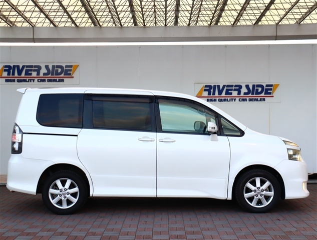 トヨタ ヴォクシー ２．０ Ｚ ４ＷＤ H20年 (関東) 99