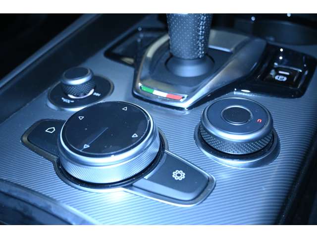 アルファロメオ ジュリア ２．０ ターボ ヴェローチェ R5年 (関東) 99