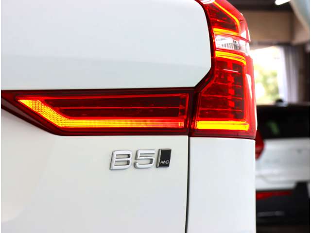 ボルボ ＸＣ６０ アルティメット Ｂ５ ＡＷＤ ４ＷＤ R4年 (近畿) 99
