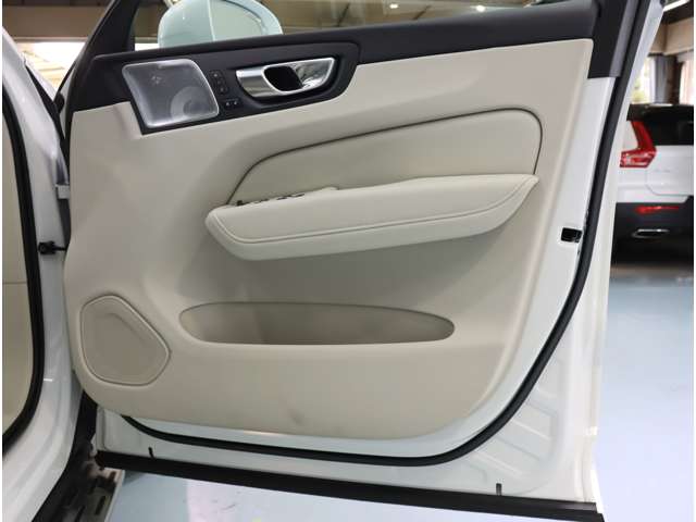 ボルボ ＸＣ６０ アルティメット Ｂ５ ＡＷＤ ４ＷＤ R4年 (近畿) 99