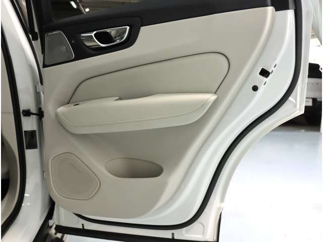 ボルボ ＸＣ６０ アルティメット Ｂ５ ＡＷＤ ４ＷＤ R4年 (近畿) 99