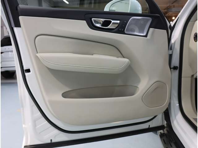 ボルボ ＸＣ６０ アルティメット Ｂ５ ＡＷＤ ４ＷＤ R4年 (近畿) 99