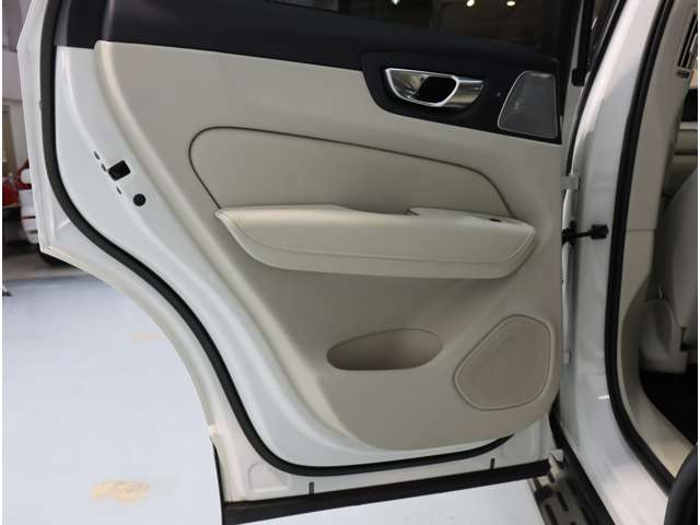 ボルボ ＸＣ６０ アルティメット Ｂ５ ＡＷＤ ４ＷＤ R4年 (近畿) 99