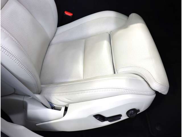 ボルボ ＸＣ６０ アルティメット Ｂ５ ＡＷＤ ４ＷＤ R4年 (近畿) 99