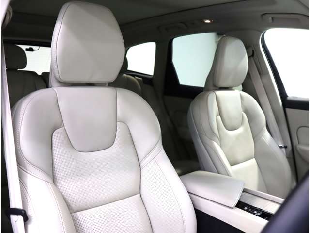 ボルボ ＸＣ６０ アルティメット Ｂ５ ＡＷＤ ４ＷＤ R4年 (近畿) 99