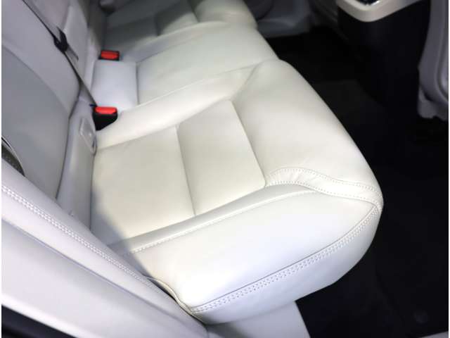 ボルボ ＸＣ６０ アルティメット Ｂ５ ＡＷＤ ４ＷＤ R4年 (近畿) 99