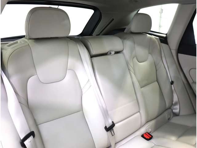 ボルボ ＸＣ６０ アルティメット Ｂ５ ＡＷＤ ４ＷＤ R4年 (近畿) 99