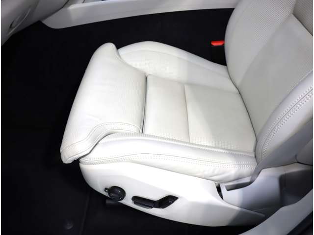 ボルボ ＸＣ６０ アルティメット Ｂ５ ＡＷＤ ４ＷＤ R4年 (近畿) 99