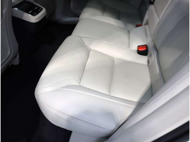 ボルボ ＸＣ６０ アルティメット Ｂ５ ＡＷＤ ４ＷＤ R4年 (近畿) 99