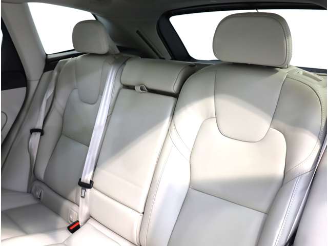 ボルボ ＸＣ６０ アルティメット Ｂ５ ＡＷＤ ４ＷＤ R4年 (近畿) 99