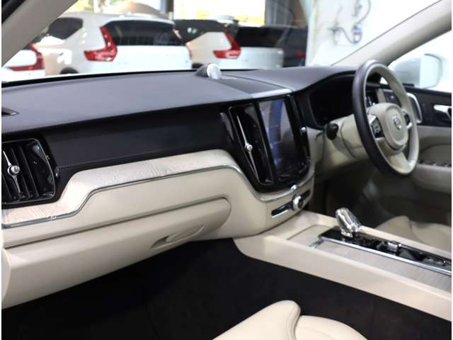 ボルボ ＸＣ６０ アルティメット Ｂ５ ＡＷＤ ４ＷＤ R4年 (近畿) 99