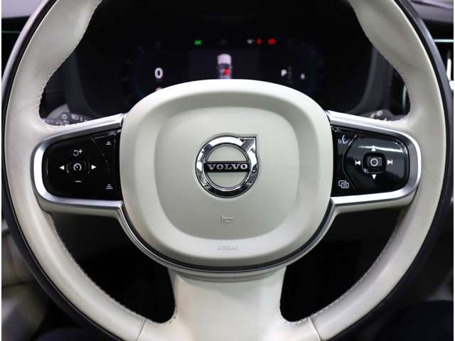 ボルボ ＸＣ６０ アルティメット Ｂ５ ＡＷＤ ４ＷＤ R4年 (近畿) 99