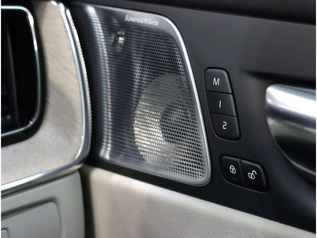 ボルボ ＸＣ６０ アルティメット Ｂ５ ＡＷＤ ４ＷＤ R4年 (近畿) 99