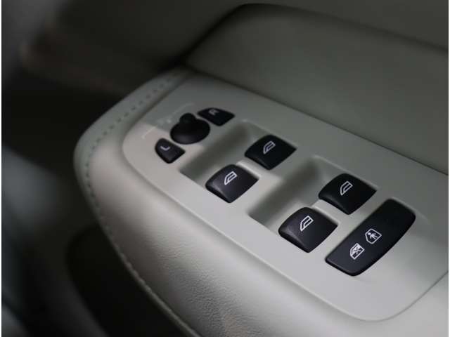 ボルボ ＸＣ６０ アルティメット Ｂ５ ＡＷＤ ４ＷＤ R4年 (近畿) 99