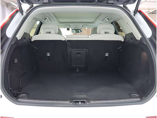 ボルボ ＸＣ６０ アルティメット Ｂ５ ＡＷＤ ４ＷＤ R4年 (近畿) 99