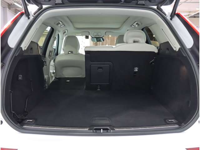 ボルボ ＸＣ６０ アルティメット Ｂ５ ＡＷＤ ４ＷＤ R4年 (近畿) 99