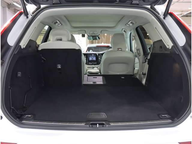 ボルボ ＸＣ６０ アルティメット Ｂ５ ＡＷＤ ４ＷＤ R4年 (近畿) 99