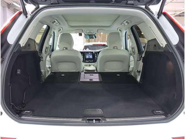 ボルボ ＸＣ６０ アルティメット Ｂ５ ＡＷＤ ４ＷＤ R4年 (近畿) 99