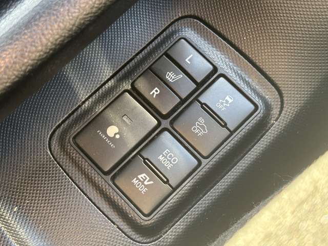 トヨタ アクア １．５ Ｓ スタイルブラック R1年 (東北) 99