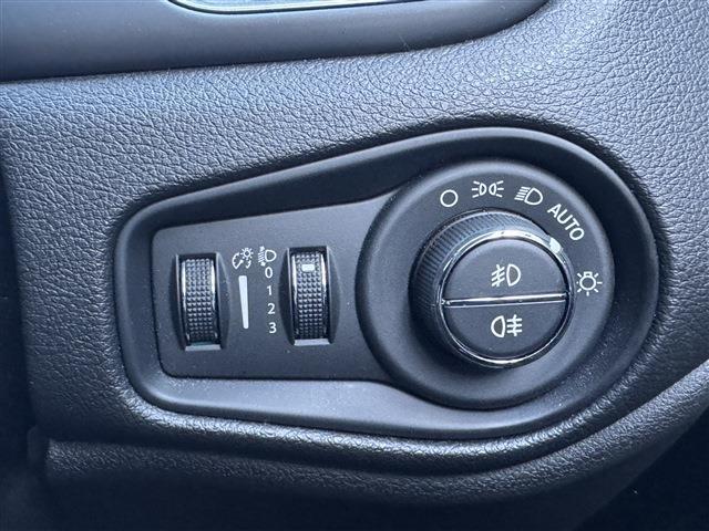 ジープ レネゲード リミテッド H30年 (東北) 99