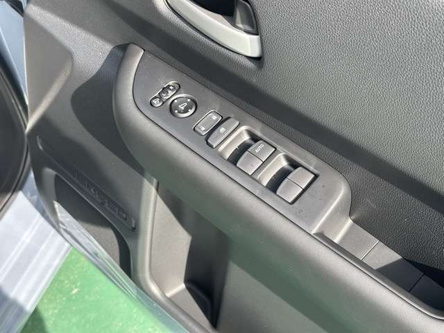 ホンダ フリード　ハイブリッド １．５ Ｅ：ＨＥＶ エアー ＥＸ R7年 (東海) 99