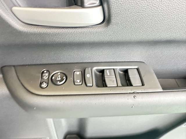 ホンダ フリード　ハイブリッド １．５ Ｅ：ＨＥＶ エアー ＥＸ R7年 (東海) 99