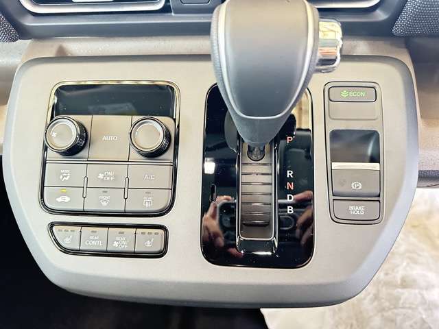 ホンダ フリード　ハイブリッド １．５ Ｅ：ＨＥＶ エアー ＥＸ R7年 (東海) 99